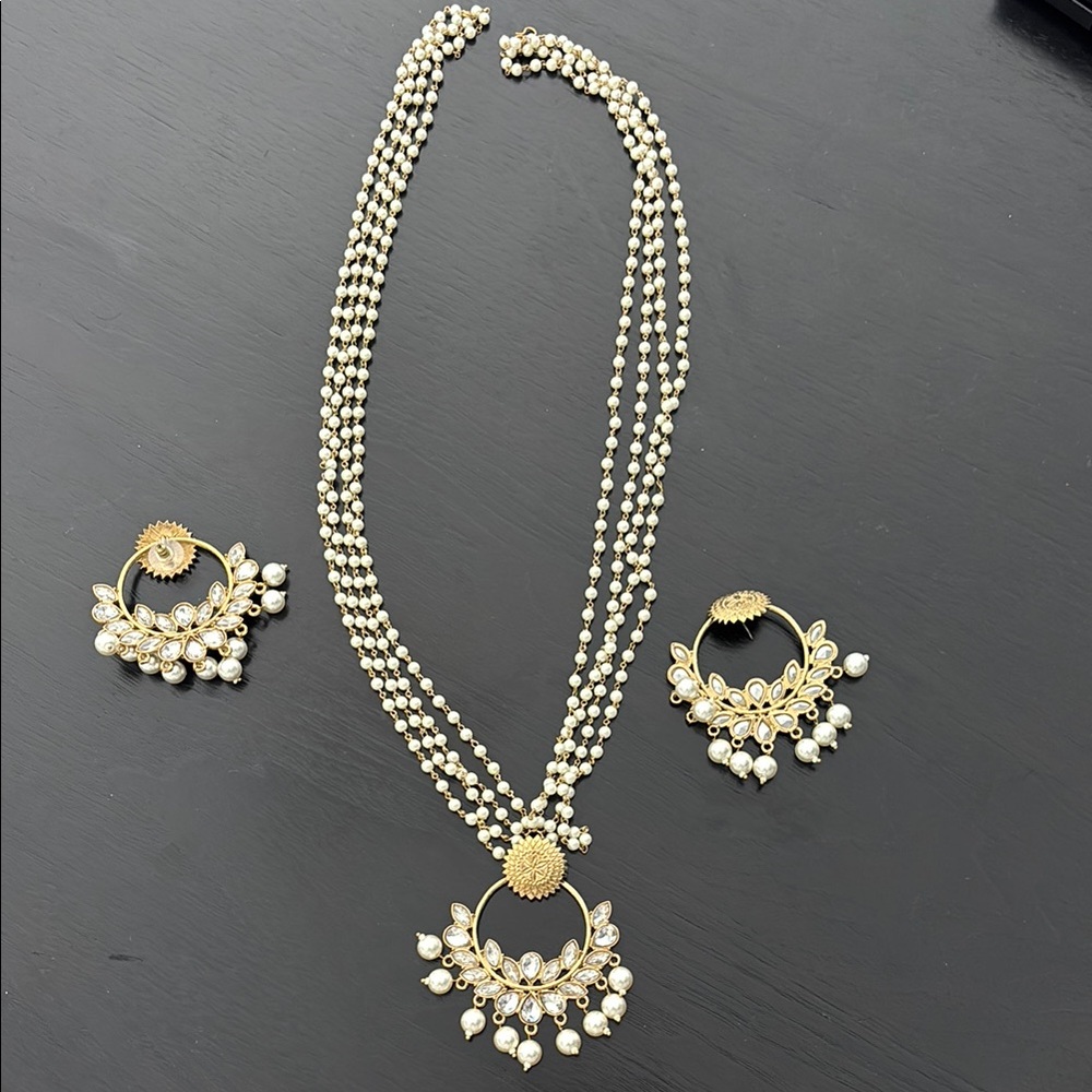 Elegant Gold and Pearl Jewelry Set